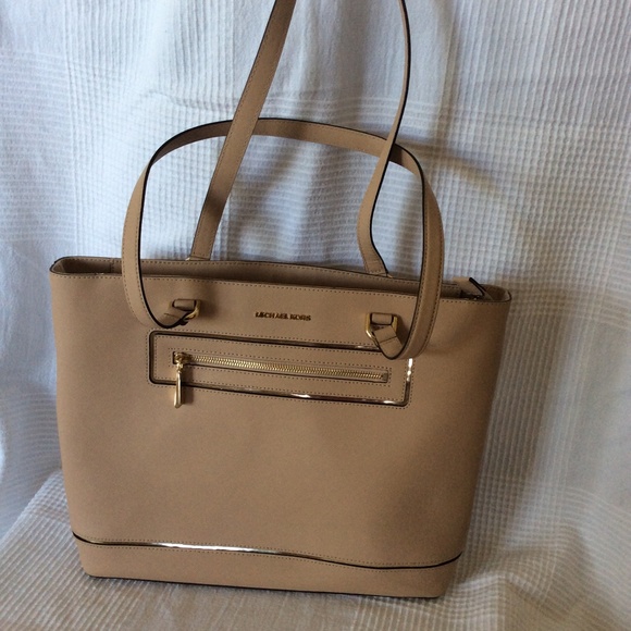 Michael Kors Handbags - Michael Kors Frame Out Item Large North South Tote